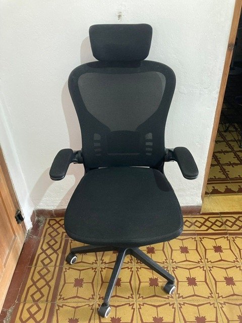 Lote siguiente: Silla giratoria en buen estado