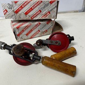 Lote anterior: Dos Taladros Manuales BroncO Tools con Caja