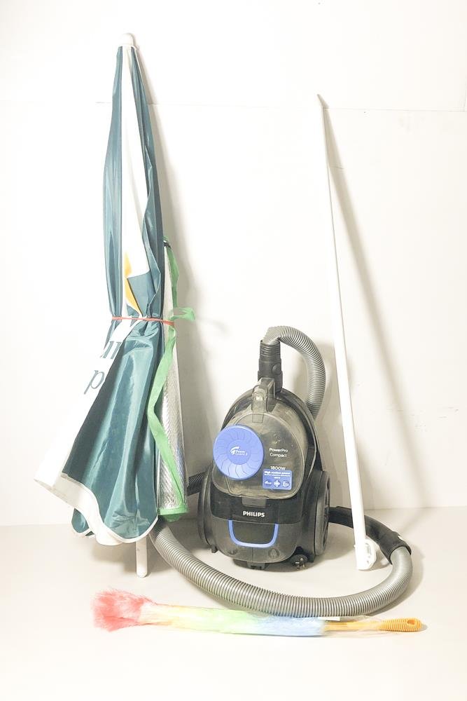 Sombrilla Punta Shopping, Esterilla y Aspiradora Philips PowerPro Compact