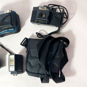 Lote de 5 Cámaras Fotográficas Analógicas y Accesorios - imagen 3