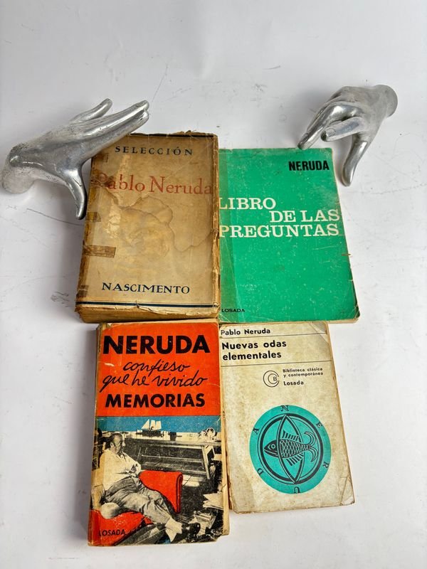 Lote siguiente: Colección de libros de poesía de Pablo Neruda