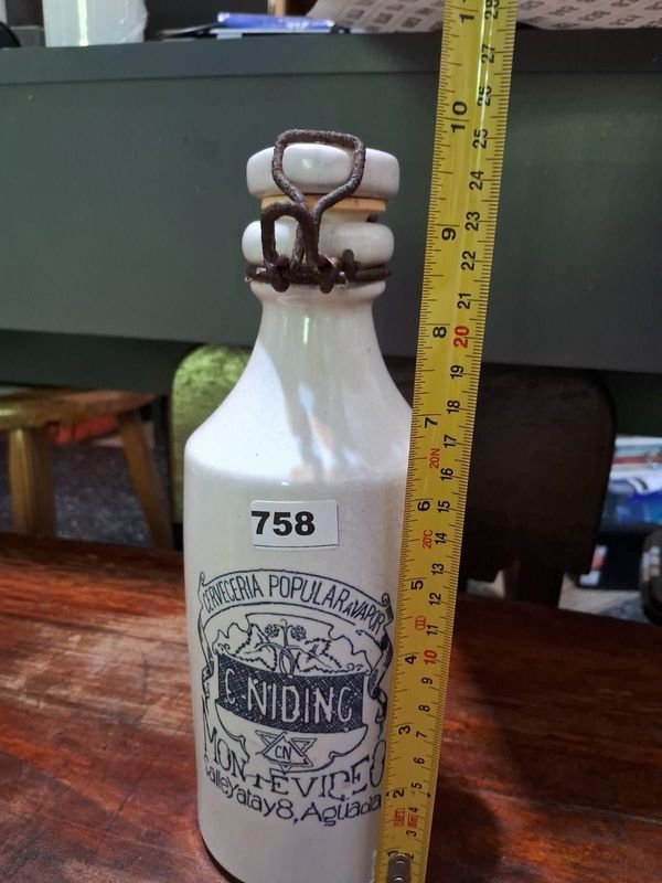 Lote siguiente: Botella de cerveza conmemorativa 140 años