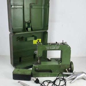 Lote anterior: Máquina de Coser Antigua Elna Verde con Maletín
