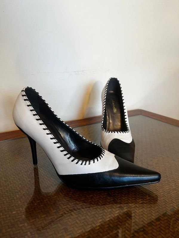 Zapatos Stiletto Blancos y Negros Talle 36 - imagen 1