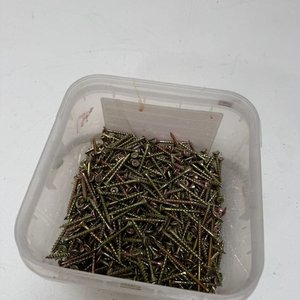 Balde con Tornillos para Construcción - imagen 2