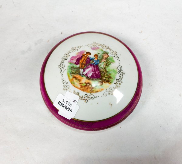 Alhajero Limoges de Porcelana Rosa con Monograma y Escena Romántica
