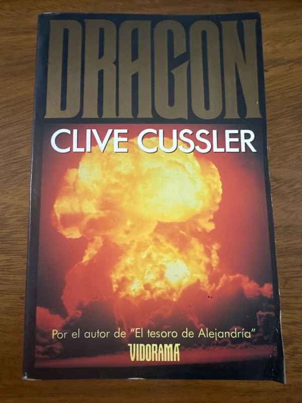 Libro "Dragon" de Clive Cussler