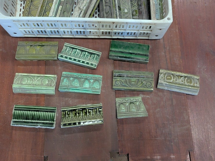 Colección de mayólicas en diferentes colores y materiales - imagen 4