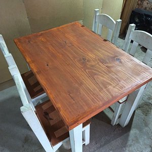 Juego de Comedor de Madera: Mesa y 4 Sillas en Excelente Estado - imagen 3
