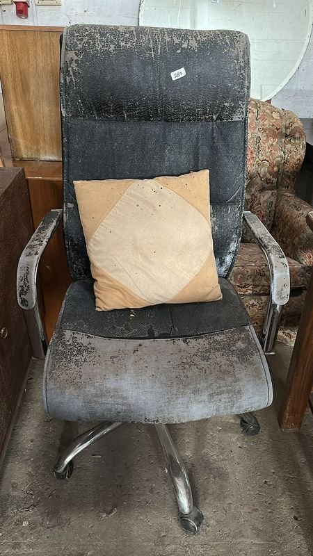 Silla de escritorio con averías - imagen 2