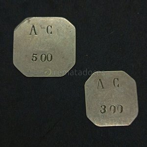 Lote anterior: Dos fichas metálicas antiguas con inscripciones