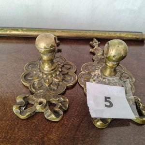 Toallero de Bronce con Detalle Ornamental - imagen 2