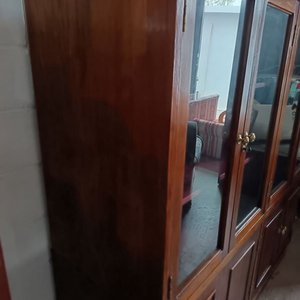 Biblioteca/Cristalera Antigua de Madera con Puertas de Vidrio y Cerradura - imagen 2
