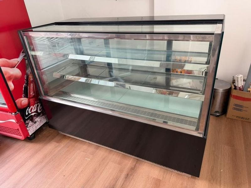 Lote anterior: Vitrina Exhibidora Refrigerada Kuma