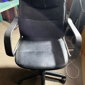 Silla de Escritorio Negra con Ruedas - imagen 1