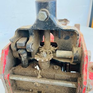 Gato Hidráulico Rojo para Reparaciones - imagen 3