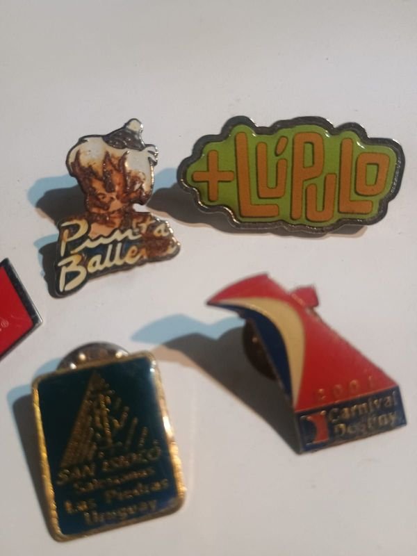 Colección de prendedores y pinball - imagen 3