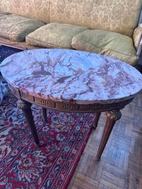 Lote anterior: Mesa Luis XVI con tapa de mármol