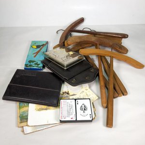 Lote de Percheros Antiguos de Madera y Objetos Varios - imagen 1