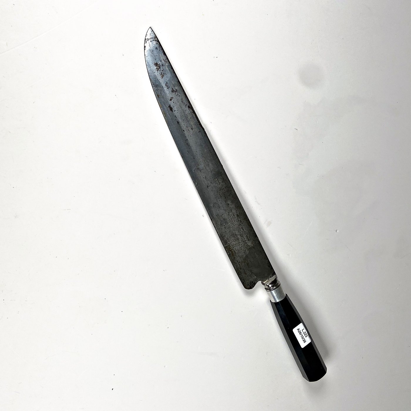 Cuchillo de Acero J.M. Mailhos Cazador a la Punta, Cabo de Baquelita Negra