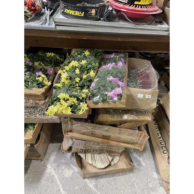 11 Cajas de Flores Artificiales Variadas