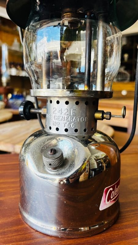 Lámpara de camping Coleman a querosene en excelente estado - imagen 6