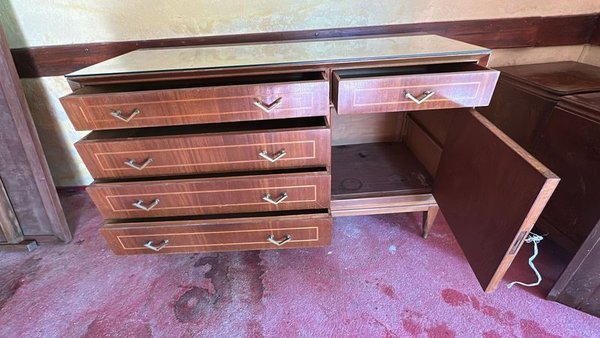 Mueble de estilo americano con vidrio en la mesada - imagen 1