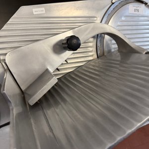 Cortadora de Fiambres "PAGANI" Profesional - Hoja de 30cm - imagen 3