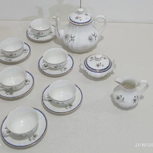 Juego de Té de Porcelana Portuguesa "V.A." con Cafetera, Azucarero y 6 Tazas con Platillos - imagen 3