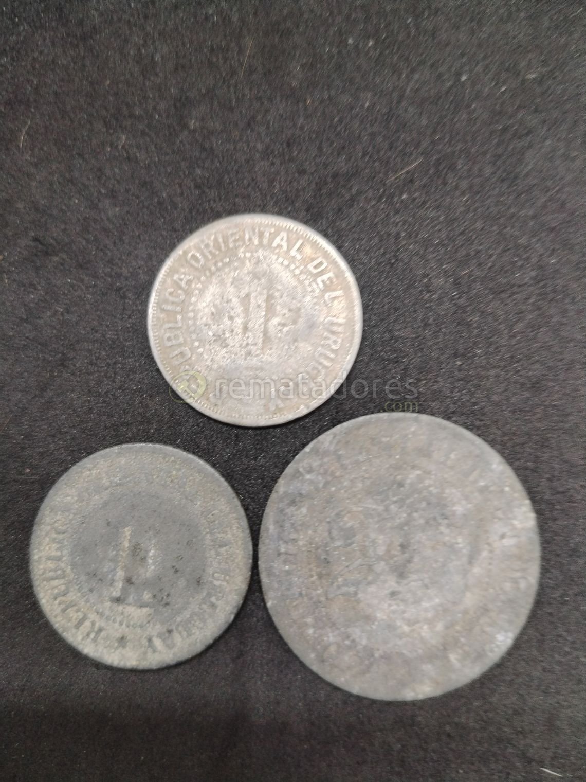 Lote de 3 Monedas Antiguas de Uruguay