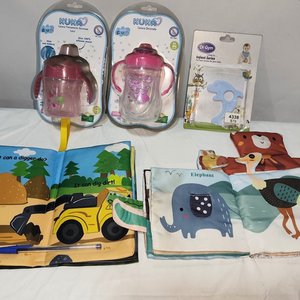 Lote de Varios para Bebé: Libros de Baño, Vasos y Mordillo - imagen 2