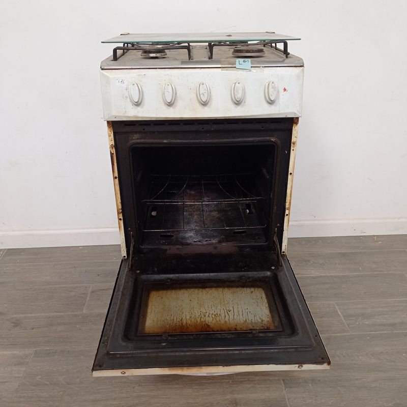 Cocina a gas de 4 hornallas marca Tem, en mal estado - imagen 4