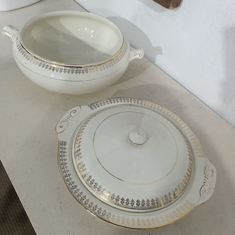 Guisera y Sopera Loza Inglesa "Crown Clarence" con Detalles Dorados