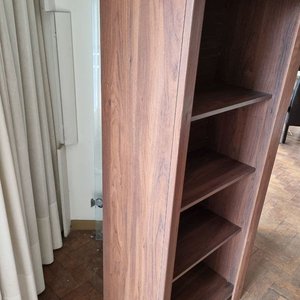 Biblioteca/Estantería Práctica en Melamina Símil Madera con Cuatro Estantes - imagen 4