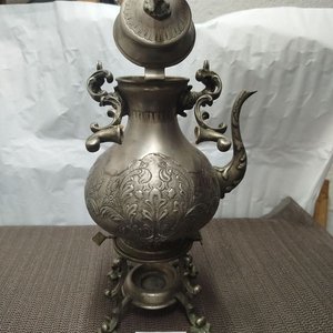 Tetera Antigua de Alpaca con Soporte y Detalles Ornamentales - imagen 3