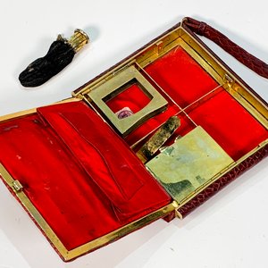 Petaca Cartera Imitación Cocodrilo Roja con Interior Dividido y Cadena - imagen 3