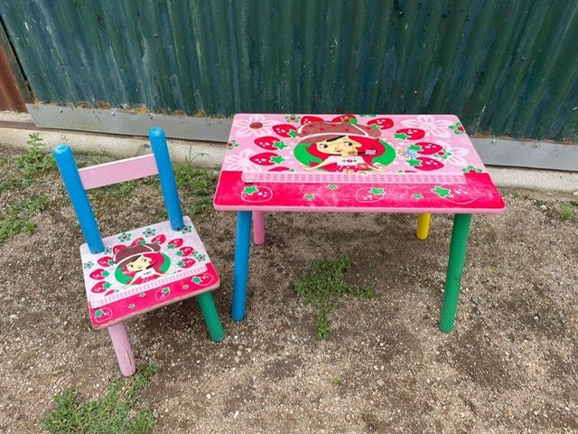 Mesa y silla infantil colorida - imagen 3
