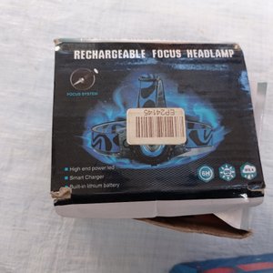 Diez piezas: 8 tiras de luces led, proyector de luz y vincha de luz. - imagen 4