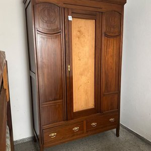 Lote anterior: Ropero Antiguo de Madera con 1 Puerta y 2 Cajones