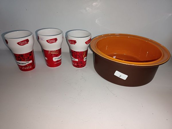 Olla de Cerámica y 3 Vasos Coca-Cola Coleccionables - imagen 1