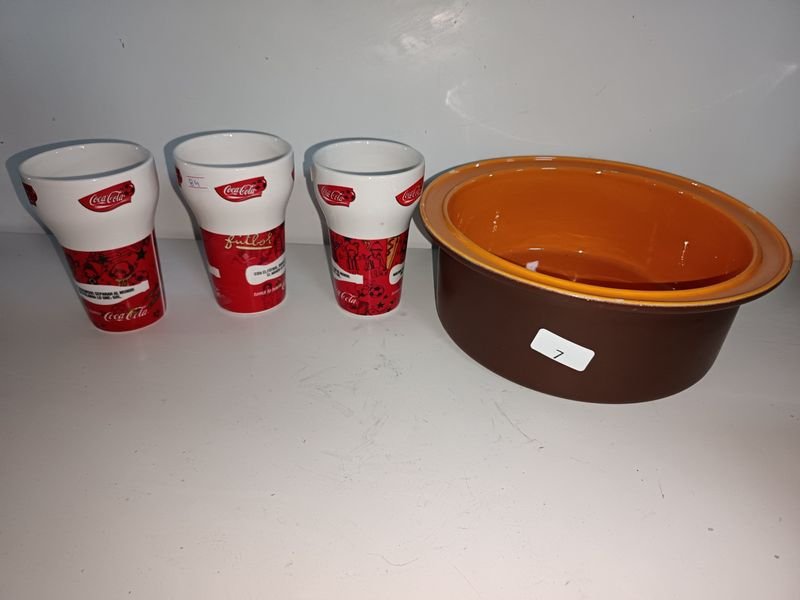 Olla de Cerámica y 3 Vasos Coca-Cola Coleccionables