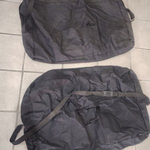 Lote anterior: Dos Bolsos de Guardado Tipo Funda Negros