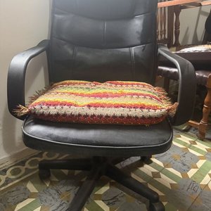 Silla de Oficina Giratoria Negra con Cojín Artesanal Multicolor - imagen 10