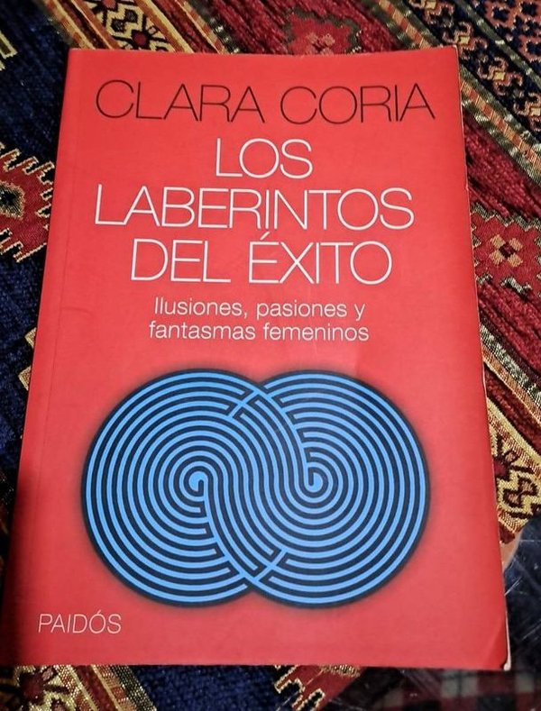 Libro "Los Laberintos del Éxito" de Clara Coria