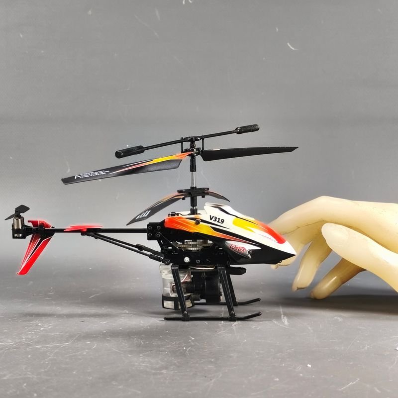 Helicóptero controlado a distancia con lanzamiento de agua - imagen 4
