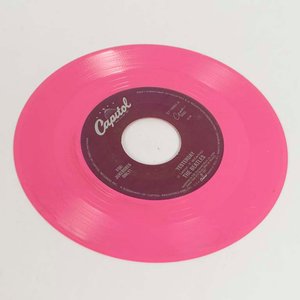 Lote siguiente: Disco Vinilo Single The Beatles "Yesterday" Edición Coleccionista Capitol Records USA Color Rosado
