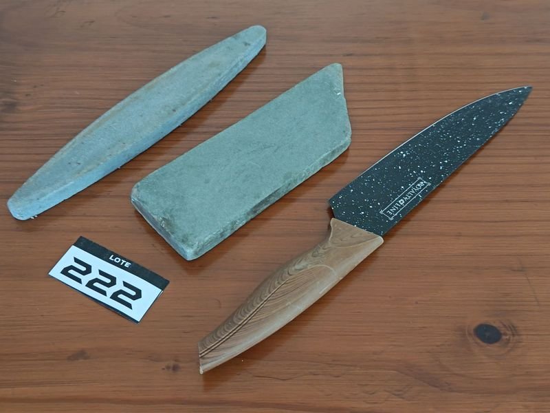 Cuchilla de Cocina Royalty Line Hoja Oscura Texturizada Antiadherente con Piedras de Afilar
