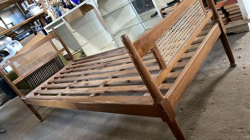 Lote anterior: Cama de madera con estructura simple