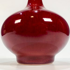 Florero de Porcelana Roja con Cuello Largo - imagen 2