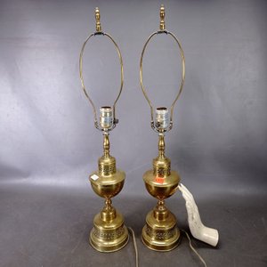 Par de Lámparas de Bronce Calado con Pantallas Incluidas - imagen 3